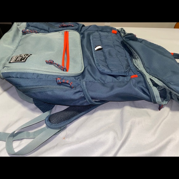 Backpack - Picture 3 of 8